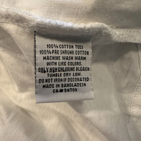 Vancouver Canucks Hockey T-Shirt White Womens Size 8 Short Sleeve Tee - Picture 5 of 5